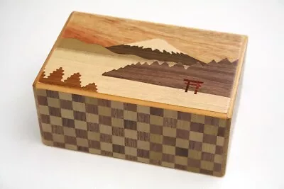 Japanese Secret Puzzle Box 10 Steps Karakuri Box Handmaid Hakone Yosegi  JAPAN • £106.02