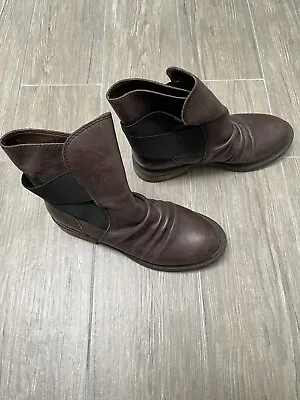 Women’s Naya Retro Slip On Boots Brown Leather Size 7 • $24.95