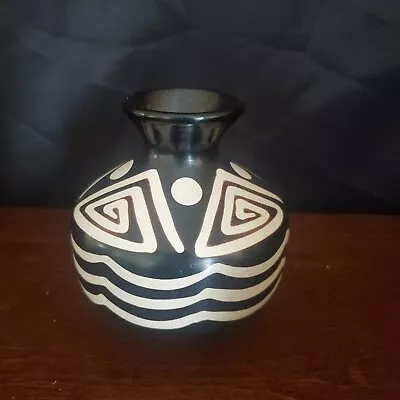 SIGNED! Hand Painted Geometric Design Mini Vase Chulucanas Peru Pottery. • $29
