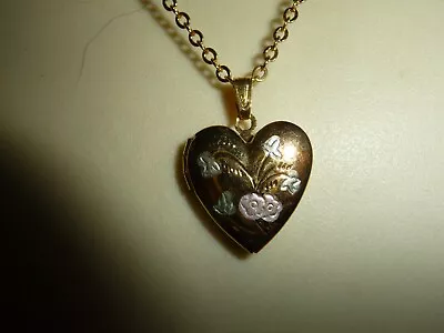 NR DELICATE GOLD TONE PENDANT W ETCHED HEART LOCKET ON CHAIN NECKLACE #7/4A • $5.99