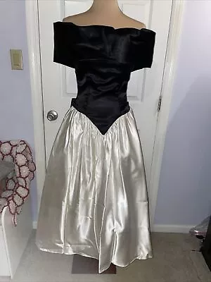 Vintage 1980’s Formal Dress Black And White Dramatic Tea Length Size 2/4 • $55