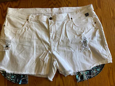 Muddy Girl Serenity Moonshine Camo White Deconstructed Jean Shorts Sz 18 NWOT • $32.50