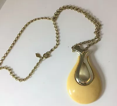 Sarah Coventry Vintage Necklace Faux Ivory Pendant Jewelry Gold Tone Chain • $16.88