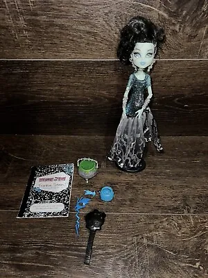 Monster High Frankie Stein Ghouls Rule Doll W/ Accessories Diary Stand Mattel • $28.99