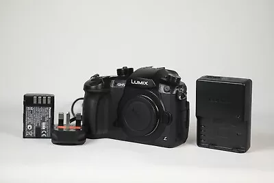 Panasonic Lumix DC-GH5 20MP Body Only SC: 303 Excellent Condition • £519.99