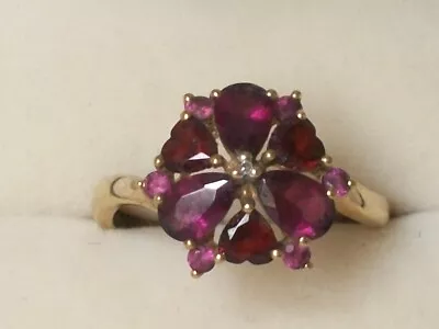 A Vintage QVC 9ct Yellow Gold Amethyst Heart Flower Cluster Ring. UK Q. 2.46gm. • £135