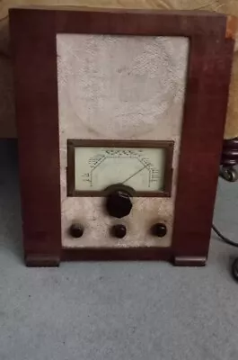 Early Antique Radio With Bakelite Knobs • $9.40