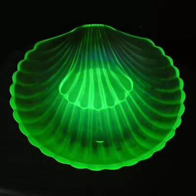 Walther & Sohne Art Deco Green Uranium Glass Muschel Mermaid Base Bowl (Mar) • £26