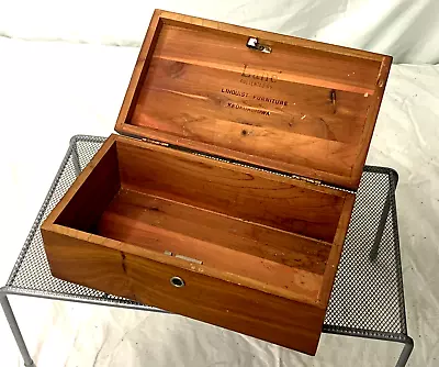 Vintage Cedar Wood Linquist Furniture Keokuk Iowa Mini Lane Hope Chest Box (8D) • $54.99