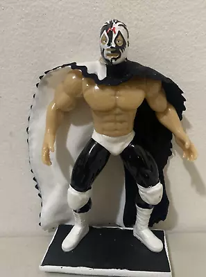 MIL MASCARAS (White /black) Wrestler 7 In Action Figure Mexican Toys  HANDMADE • $23.99