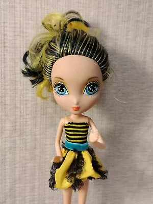 T20  La Dee Da Doll Dee As Bee-Licious Dress Boots • $6