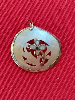 Vintage Hawaiian Shell Pendant Perfect Condition Beautiful Well-Made Pendant New • $12.50