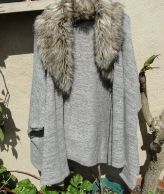 £1.99 • Buy Brown Knit Cape With Faux Fur Collar One Size