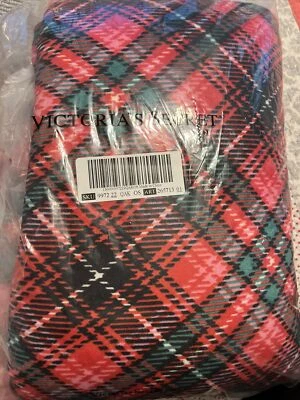 $0.99 • Buy Victoria Secret Throw 9972