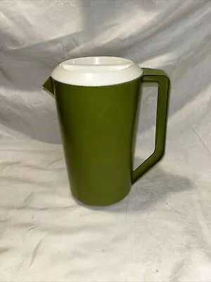 Vintage Avocado Green Rubbermaid 2 1/4 Quart Drink Pitcher W/ Lid J-2445 • $14.99