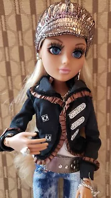 2010 Moxie Teenz MT MGA MELROSE 14” Poseable Doll & Clothing! • $75