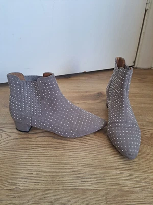 £15 • Buy Topshop Grey Suede Silver Studded Ankle Boots UK 6 ( EU 39) Pull On