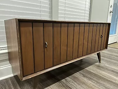 Mid Century Zenith Stereo Console X930 • $1500