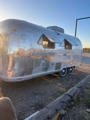 Airstream Safari Deluxe Vintage Travel Trailer  1973 23’ • $2000