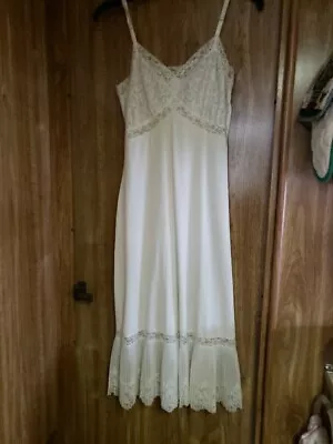 Vintage Van Raalte Full Slip • $9.99