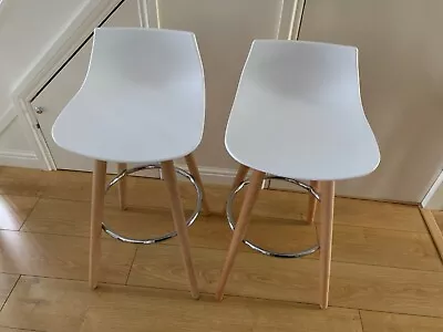 £30 • Buy 2 X BREAKFAST BAR HIGH STOOLS - WEYFAIR NEELEY 65CM STOOL/CHAIR . WHITE 