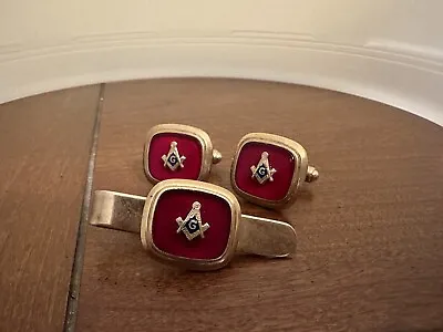 Vintage Mason Masonic Cufflinks And Tie Clip Set Gold Tone Red Color Marvel • $26