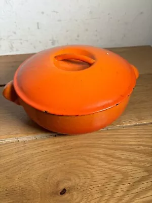 Le Creuset Size 20cm Volcanic Orange Cast Iron Round Casserole Pot. • £24.99