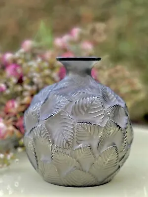 R Lalique Vase Ormeaux Pattern Circa 1926 Nr. 984 • $1090