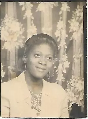 PORTRAIT OF A WOMAN Vintage FOUND PHOTOGRAPH Black And White ORIGINAL 44 45 F • $12.80