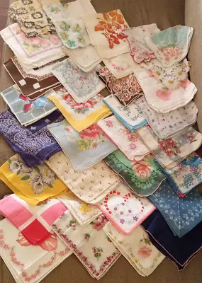 LOT Of 33 VINTAGE HANDKERCHIEFS Assorted Printed Floral Most New No Hole Spots • $44.95