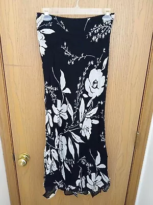 VTG Her Style Black White Floral Maxi Skirt Size Medium • $6.80