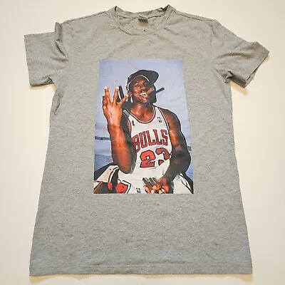 Chicago Bulls NBA Basketball Michael Jordan Gray T-Shirt Small Good Condition • $6.36