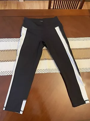 Victorias Secret VSX Sport Knockout Size S Capri Cropped Leggings Yoga Pants • $16