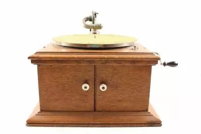 Antique Victor VV-V1 Oak Phonograph Record Player • $295