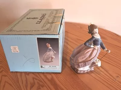 Vintage Lladro Evita 5212 Girl W Umbrella Porcelain Figurine 7  Daisa Spain 5212 • $58