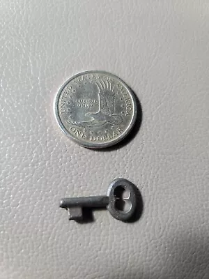 Vintage Miniature Skeleton Key☆ Neat Tiny Metal Key◇ Great For NECKLACE! • $32