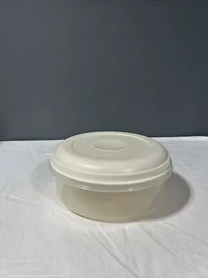 Vintage Rubbermaid Servin Saver # 4 2.4 Quart Container Round Almond Lid USA N • $14