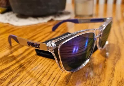 Oakley Frogskins Mix Polished Clear With Violet Iridium Polarized OO9428-0655  • $59.99