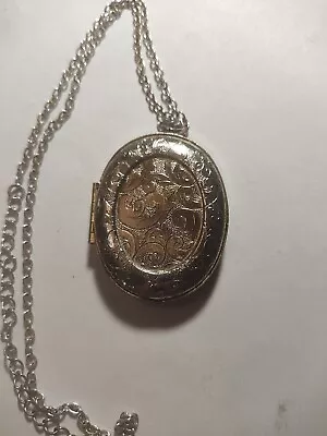 Vintage Art Nouveau Style Silver Toned Floral Locket Pendant Necklace • $11.50