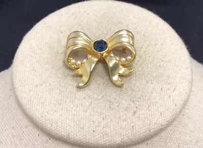 Vintage Gold Tone Costume Blue Rhinestone & Faux Pearl Bow Pin MM354 • $5.99