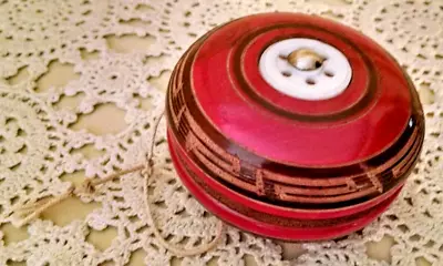 Yo Yo Vintage Wooden Carved Red Brown Wood Lacquered Toy Yoyo Unmarked Undated. • $17.99