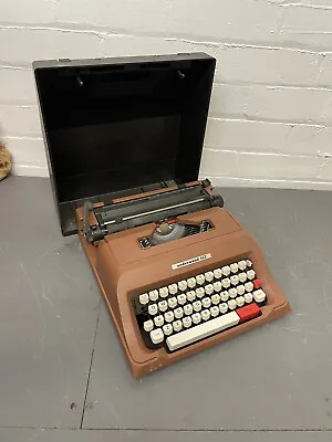 Vintage 1970's Underwood 142 Model Typewriter Classic • £34.99