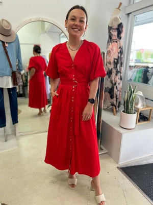 $119.95 • Buy New Mangos Fashion Boutique Arlo Midi Dress - Red