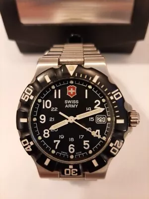 Victorinox Swiss Army Men’s Watch Model 24005-40MM • $195