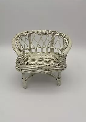 VTG  Barbie / Dollhouse White Wicker Rattan Love Seat 6x5” Chair • $8.93