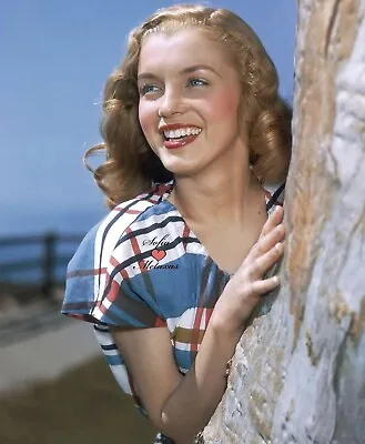 Marilyn Monroe - Norma Jean - A Nice Smiling Shot Of A Young Marilyn !! • $2.22