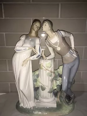 Lladro #4750 Romeo & Juliet 17 1/2” Tall Gloss Figurine • $300