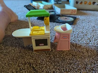 Vintage Little Tikes Dollhouse Highchair And Party Kitchen With Phone!!!  • $10.99