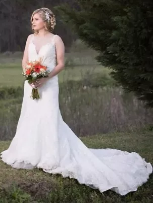 Karelina Sposa Wedding Dress • $800