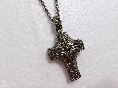 Vtg Filigree 3-Dimensional Metal Cross Pendant Necklace ORNATE LOOP  23  CHAIN • $24.95
